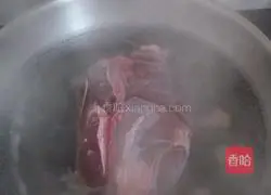 Illustration of how to make white cut beef tendon 1