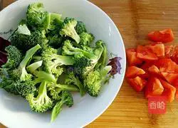 Illustration of how to cook broccoli in tomato sauce 1