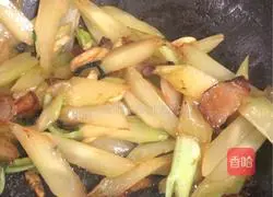 Cantonese style - Stir-fried bacon with lettuce, illustration 5