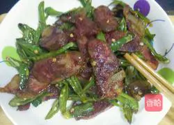 Illustration of how to make Sichuan sausage and fried pepper 10