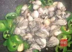 Illustration of how to make fried oysters with pepper 5