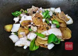 Illustration of how to make soy onion and potato slices 11