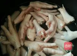 Illustration of how to make chicken feet with garlic and pickled peppers 3