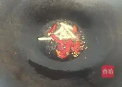 Illustration of how to make fried bean sprouts with sausage 5