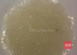 Illustration of how to make papaya, tremella and lotus seed soup 7