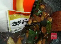 Illustration of how to make spicy ground three delicacies 18