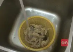 Illustration of how to make pickled pepper chicken feet 6