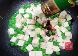 Illustration of how to make pan-fried fish fillet and braised tofu 12