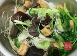 Illustration of how to cook fish in boiling water 7