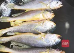 Illustration of how to cook small yellow croaker at home 4
