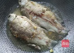 Illustration of braised crucian carp 6