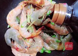 Illustration of braised prawns in tomato sauce and oil 8