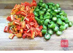 Illustration of how to make diced pepper chicken 3