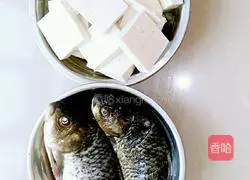 Illustration of how to make braised crucian carp 1