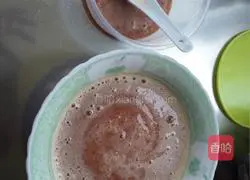 Illustration of how to make cherry mousse 5