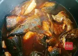 Illustration of how to make canned fish in tomato sauce 6