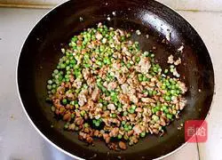 Illustration of how to stir-fry minced meat with garlic moss 7