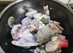 Illustration of how to make boiled fish fillets 5