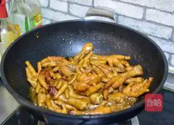 Illustration of how to make braised chicken feet 9