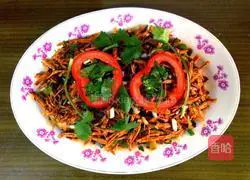 Illustration of how to make hand-shredded red oil spicy pork shreds 9