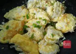 Illustration of how to make whitebait scrambled eggs 7