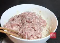 Illustration of how to make fresh lotus root balls 4