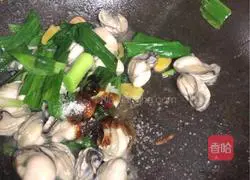 Cantonese style - Fried oysters with garlic sprouts Illustration 7