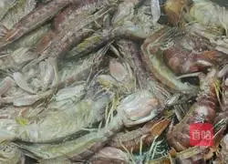 Illustration of how to make salt and pepper shrimp 3