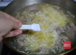 Illustration of how to cook pork ribs with pickled cabbage 7