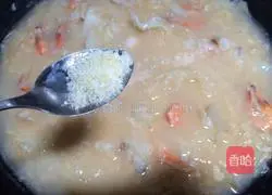 Illustration of how to make seafood porridge 9