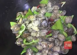 Illustration of how to make spicy clams 10