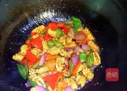 Illustration of how to make spicy squid flowers 11