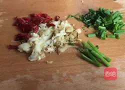 Illustration of how to make fried fish roe with pickled cabbage 4