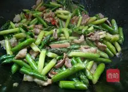 Asparagus and fried meat slices Practice illustration 9