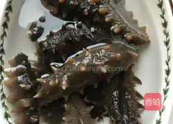 Illustration of how to cook sea cucumbers with green onions 1