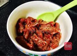 Illustration of how to make beef and carrot pasta 3