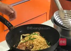 Illustration of how to make stir-fried crabs in typhoon shelter 14