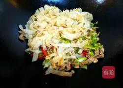 Illustration of how to make stir-fried spring cakes with shredded cabbage and pork 13