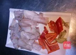 Illustration of how to cook twice-cooked pork with green onions 5