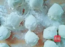 Illustration of how to eat spring pancake rolls at the beginning of spring 4