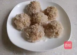 Illustration of how to make pearl meatballs 8
