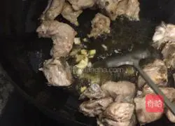 Illustration of home-style braised pork ribs 2