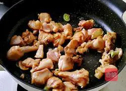 Illustration of how to make steamed chicken with mushrooms 5