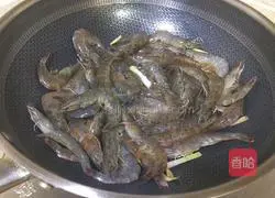 Illustration of Braised Shrimp in Oil 6