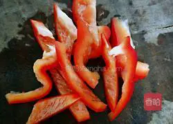 Illustration of how to stir-fry shrimps with colored peppers 6