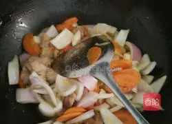 Illustration of how to make twice-cooked pork with carrots 5