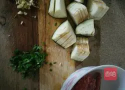 Illustration of how to make fried eggplant box sandwich 1