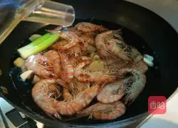 Beijing recipe for boiling Xiaojiujie shrimp in clear water 5