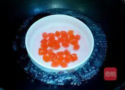 Illustration of how to make six-inch strawberry mousse 16