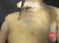 Illustration of how to make Cantonese-style chicken with red onions 5